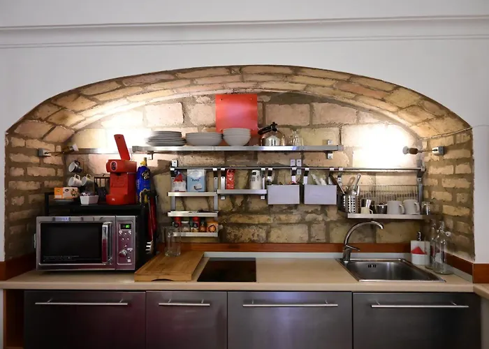 Cozy Roman Nest